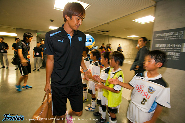 U-10の選手達と伊藤宏樹選手