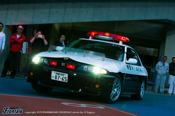 神奈川県警の協力による安全走行パフォーマンスも